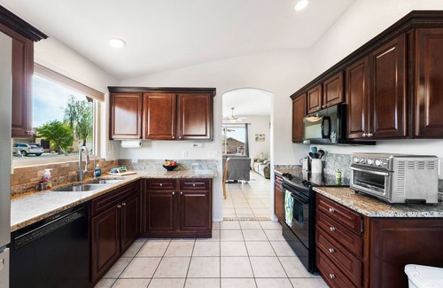 Gold Canyon House | Gold Canyon East 3/2 with Putting Green