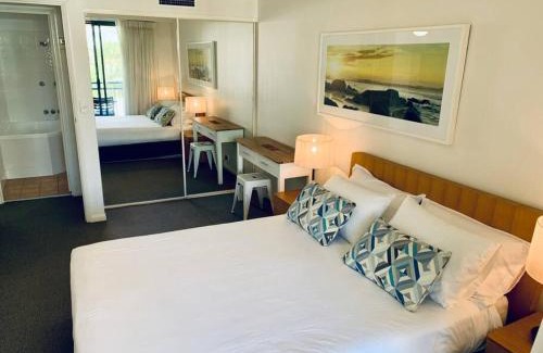 Coolangatta Apartment | Gold Coast Calypso Resort, Coolangatta Beach