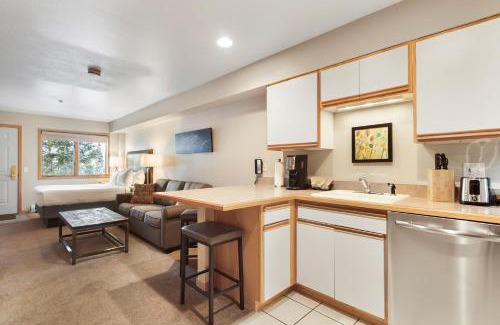 Baldy Mountain Hotel | Gold Point Resort Breckenridge by Vacatia