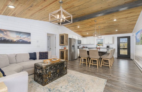 Anaconda Cabin | Golden Aspens and Mountain Views