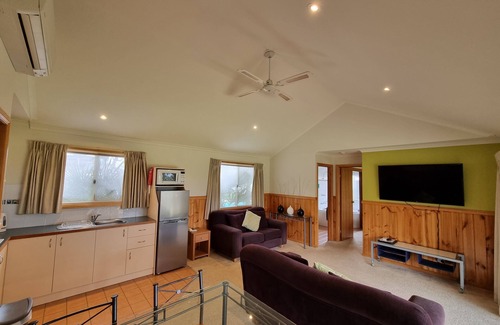 Beechworth Hotel | Golden Heritage Cottages