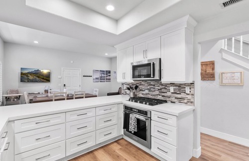 Seal Beach House | Golden Hour Hideaway – 3BR Near Sand, Dining & Adventure