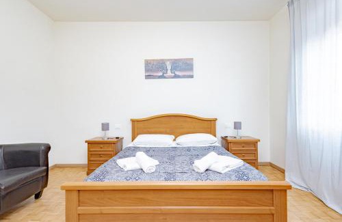 Stazione Apartment | Golden House