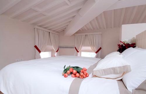 Santissima Annunziata Apartment | Golden Luxe-Penthouse Duomo ViewGarden & Parking