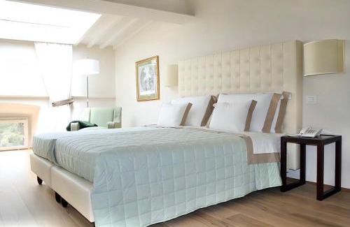 Santissima Annunziata Apartment | Golden Luxe-Penthouse Duomo ViewGarden & Parking