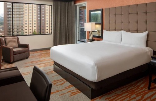 Stateline Hotel | Golden Nugget Hotel & Casino Lake Tahoe