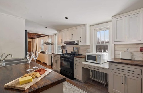 Gilmanton Condo | Golden Pasture Getaway – Rustic Family Retreat