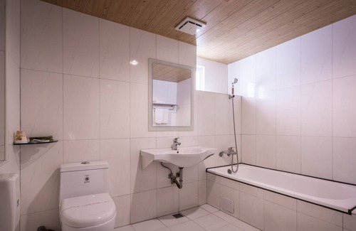 Fengshan District Hotel | Golden Phoenix Hotel