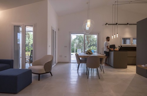 San Teodoro Villa | Golden Root San Teodoro