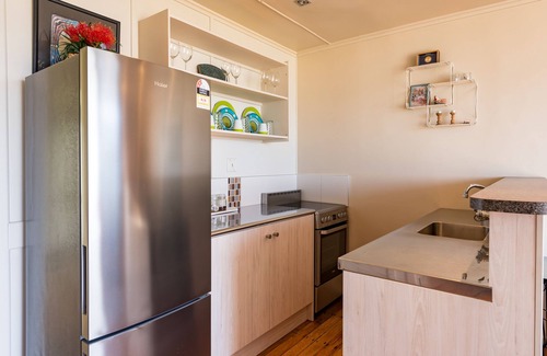 Cable Bay Apartment | Golden Sand Beachfront Accommodation