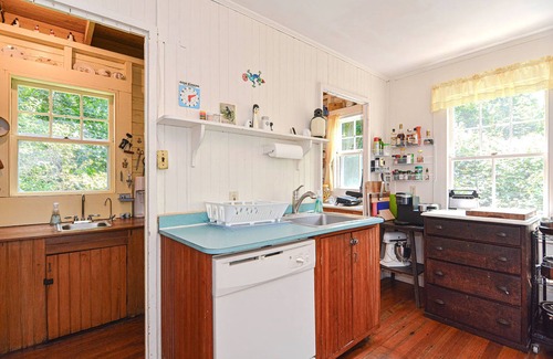 Gloucester House | Golden Sands at Good Harbor: Just walk across the street to the beach.