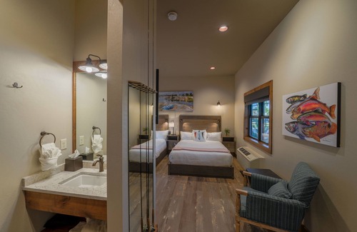 West Yellowstone Hotel | Golden Stone Inn