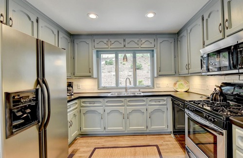 Gainesville House | Golden sunrise, big water views, and marina a hop away