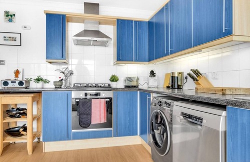 Brighton House | Golden Sunset House Free Parking | By My Getaways