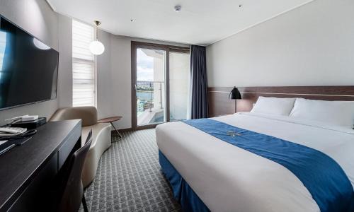 Chinju Hotel | Golden Tulip Essential Namgang