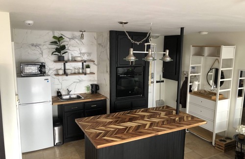 Central Okanagan Apartment | Golden View Cabin Pet Friendly Private Detached Studio w/Panoramic Lake View