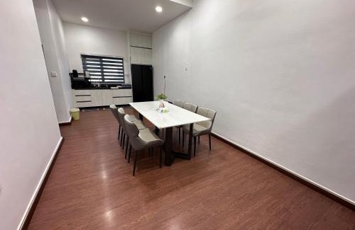 Bintulu Villa | Golden Villa Homestay