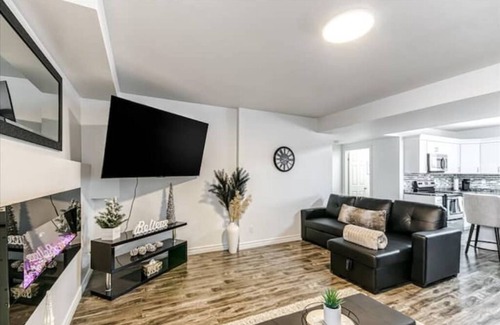 Garson House | Golden Wood Escape