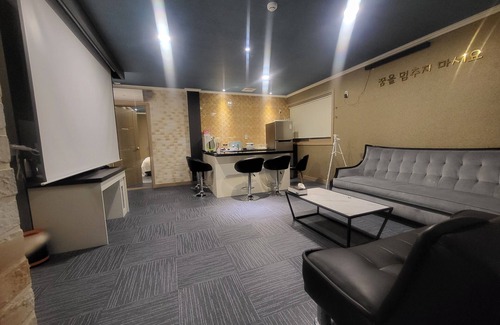 Gimhae Hotel | GoldenRoot Hotel in Gimhae