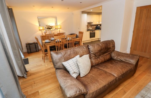 Milford Haven Cottage | Goldfinch