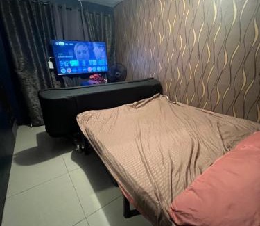 Imus Apartment | GOLDY'S PLACE 2-BEDROOM WITH BALCONY NETFLX Karaoke Youtube