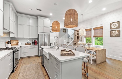 Hammocks of Seagrove House | Golf Cart ~ Two Community Pools ~ Close to Seaside ~ Fully Stocked Kitchen