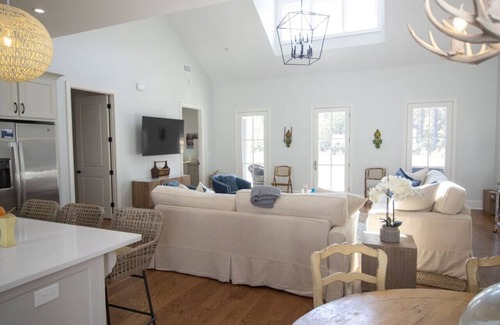 Oxford House | Golf Cottage at Country Club