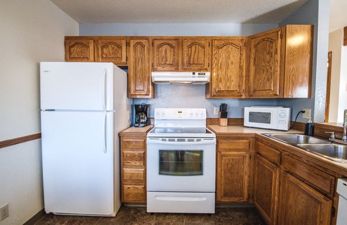 Red Lodge Condo | Golf Course Condo with Pool, Hot Tub, Sauna, and Game Room. Aspen Townhomes #6