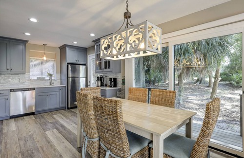 Palmetto Dunes Condo | Golf course-front condo w/large deck & pool close beach, tennis, pickleball