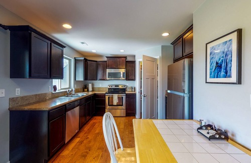 Moses Lake House | Golf course getaway on 5th hole, across from Potholes State Park - dog-friendly