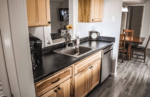 Osage Beach House | Golf course Margaritaville resort area! Pet friendly