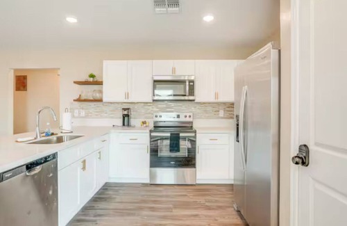 Wickenburg House | Golf Course, Mountain Views & Warm Amber Lights Desert Oasis