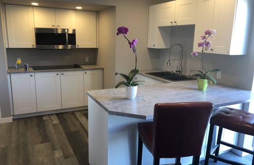 Vernon Apartment | Golf course , mountains and lake views Stepping Stones Retreat