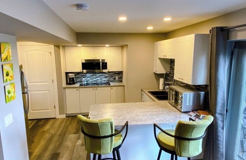 Vernon Apartment | Golf course , mountains and lake views Stepping Stones Retreat