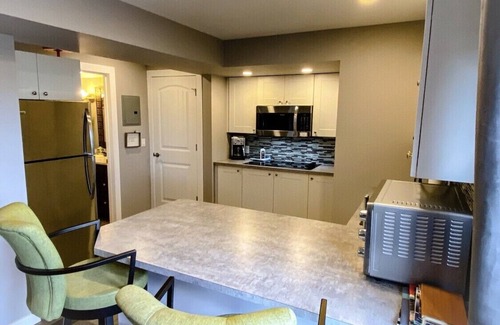 Vernon Apartment | Golf course , mountains and lake views Stepping Stones Retreat