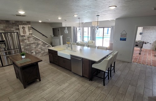 Lake Havasu City House | Golf Course Retreat Pool, Games, HotTub, 6 Bathrooms, Huge off street parking !