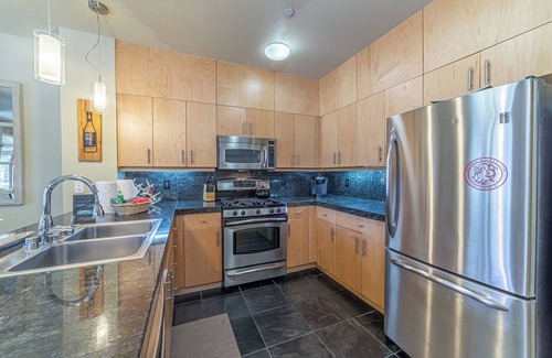 Mammoth Lakes House | Golf Course Townhome, Views & Spa 320