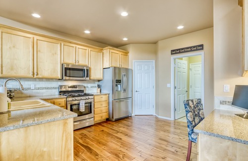 Redmond House | Golf Course View Family Retreat with WiFi, Shared Pool/Hot Tub, Deck, & More