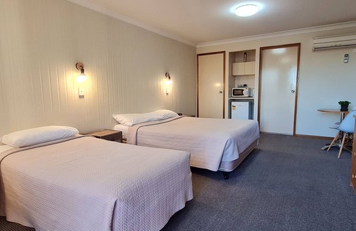 West Tamworth Hotel | Golf Links Motel
