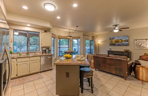 Gold Canyon House | GOLF Oasis, MT Views, Htd POOL, Spa, Putt Green, Shuffleboard, Direct TV, 2 Bikes