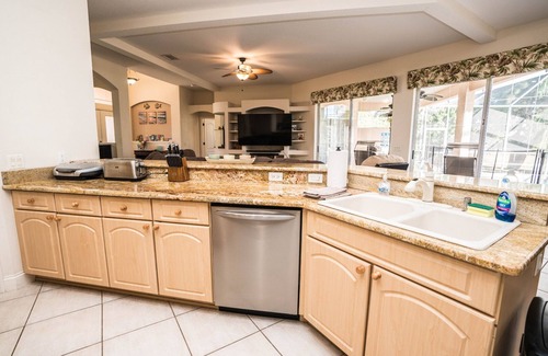 Apollo Beach House | Golf&Sea Luxurious Nov Special W/Pool, Spa @High-end neighborhood Pet-Friendly