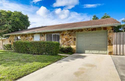 Lake Worth House | Golf, Shop and Unwind Home 9 Mi to Ocean Inlet Park