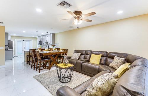 Lake Worth House | Golf, Shop and Unwind Home 9 Mi to Ocean Inlet Park