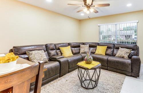 Lake Worth House | Golf, Shop and Unwind Home 9 Mi to Ocean Inlet Park