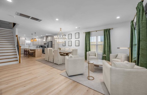 Lexington House | Golf Simulator | Hot Tub | Downtown | Game Room |