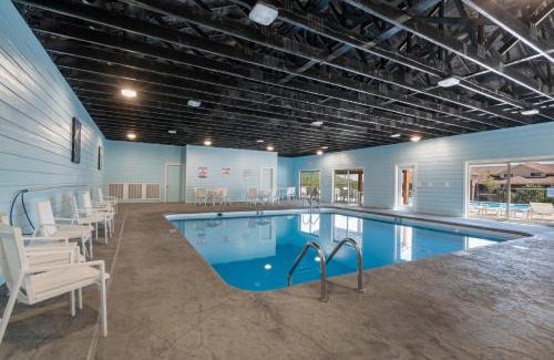 Table Rock House | Golf Simulator- Private Hot Tub- Lake Views- Free Daily Tickets- Close to Attractions