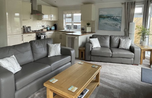 Okehampton Cabin | Golf, Spa, Sports & Crafts all Included in Your Stay on The Ashbury Golf Resort
