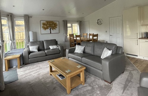 Okehampton Cabin | Golf, Spa, Sports & Crafts all Included in Your Stay on The Ashbury Golf Resort