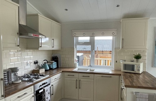 Okehampton Cabin | Golf, Spa, Sports & Crafts all Included in Your Stay on The Ashbury Golf Resort