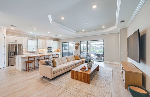 Naples House | Golf, Swim, Shop & More: Luxury Retreat in Naples!